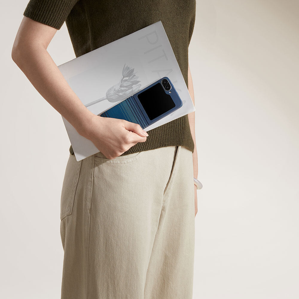 Galaxy Z Flip 6 Kılıf M-safe Şarj Özellikli Aramid Fiber Pitaka Tactile Woven Sunset-Moonrise Serisi Moonrise Kapak Mavi