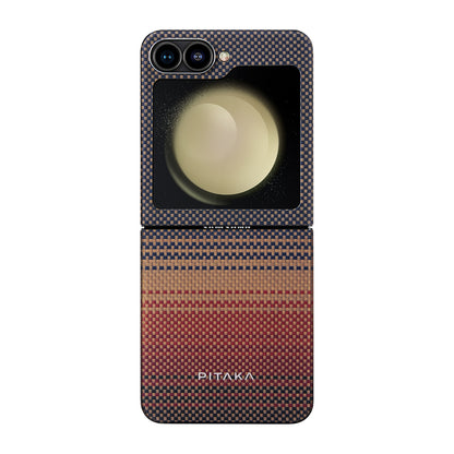 Galaxy Z Flip 6 Kılıf M-safe Şarj Özellikli Aramid Fiber Pitaka Tactile Woven Sunset-Moonrise Serisi Sunset Kapak Kahverengi