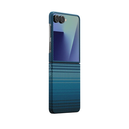 Galaxy Z Flip 7 Kılıf M-safe Şarj Özellikli Aramid Fiber Pitaka Tactile Woven Sunset-Moonrise Serisi Kapak Kahverengi