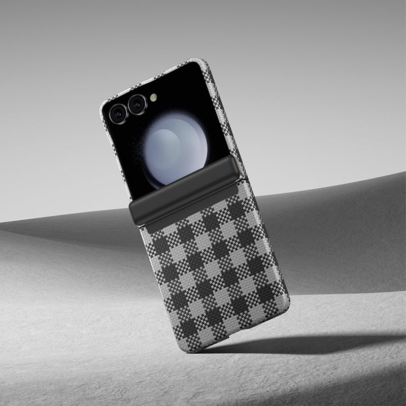 Galaxy Z Flip 7 Kılıf M-safe Şarj Özellikli Ekose Tasarımlı Benks ArmorAir ArmorVichy Kevlar Kapak Siyah