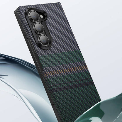 Galaxy Z Fold 6 Kılıf Karbon Fiber Tasarımlı Benks Aurora ArmorAir Kevlar Kapak Siyah