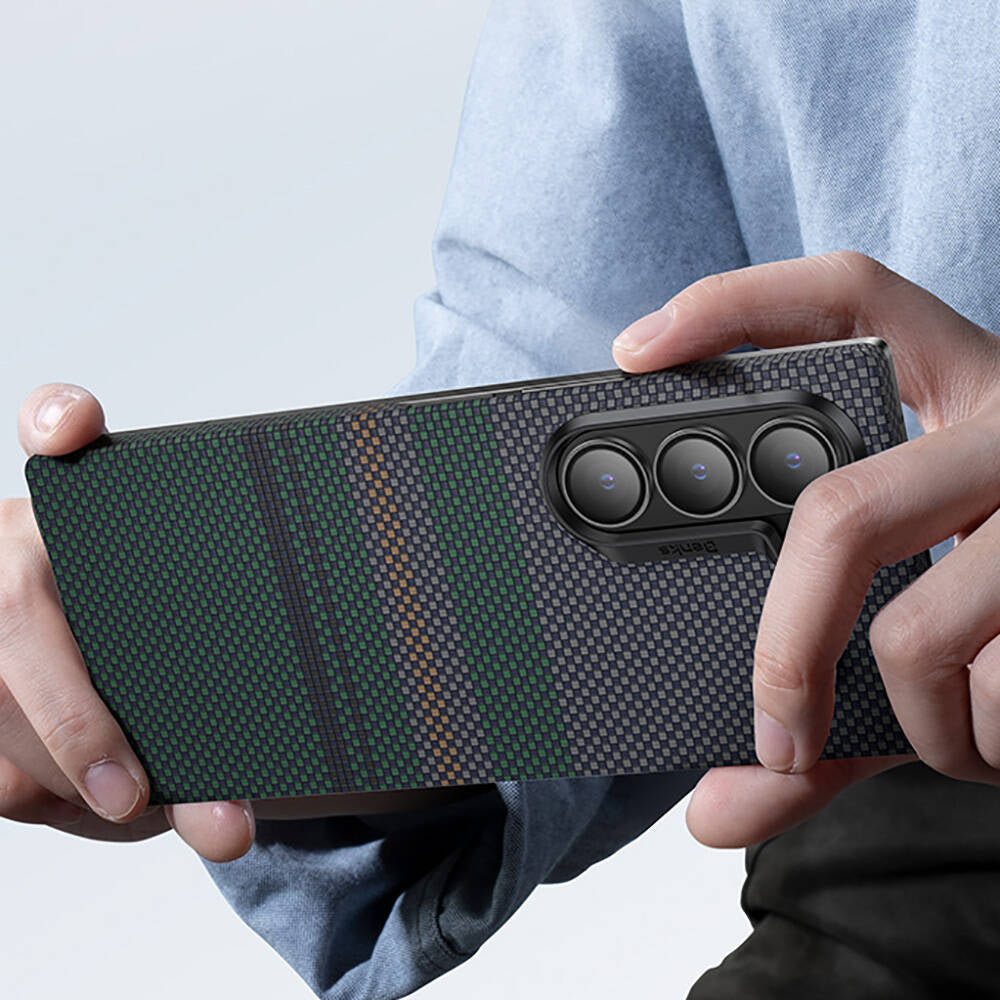 Galaxy Z Fold 6 Kılıf Karbon Fiber Tasarımlı Benks Aurora ArmorAir Kevlar Kapak Siyah