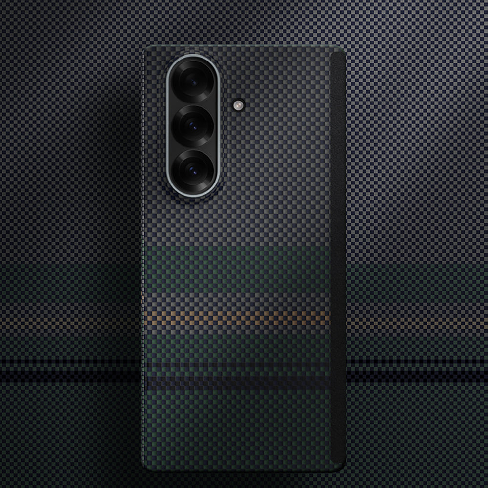 Galaxy Z Fold 7 Kılıf M-safe Şarj Özellikli Karbon Fiber Tasarımlı Benks Aurora ArmorAir Kevlar Kapak Yeşil