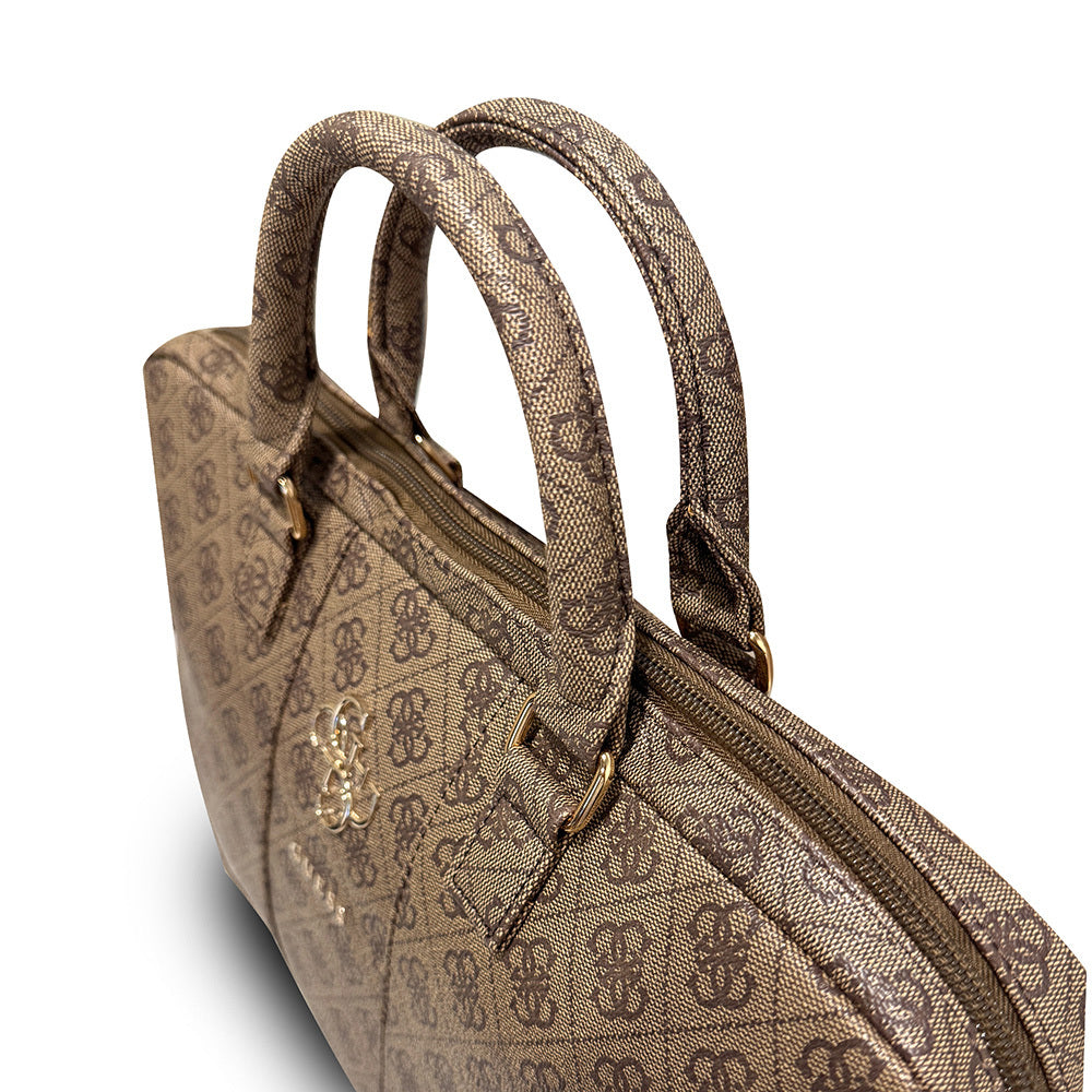 Guess Orjinal Lisanslı 4G Desenli Büyük 4G Logolu Omuz Askılı 15 inç Laptop Çantası Kahverengi