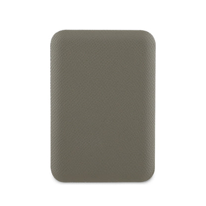 Guess Orjinal Lisanslı Dijital Led Göstergeli PU Deri Yüzey Üçgen Logolu Powerbank 5000mAh 15W Kahverengi