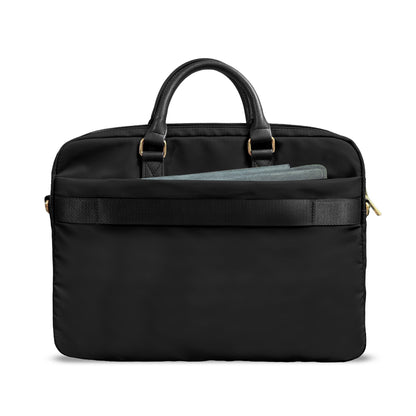Guess Orjinal Lisanslı Naylon Kumaş Metal Üçgen Logolu Omuz Askılı 15-16 inç Laptop Çantası