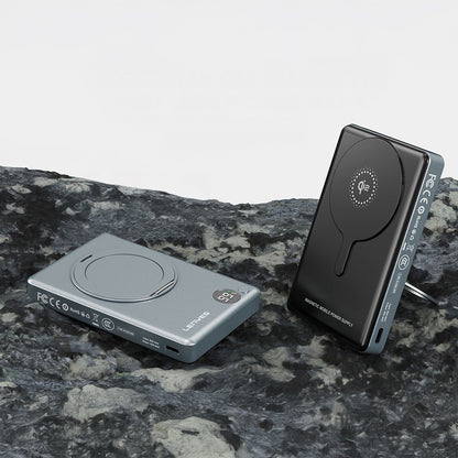 Lenyes PW1013D PD 30W Dijital LED Göstergeli Qi2 Teknolojili Standlı Kablosuz Şarj Özellikli Wireless Powerbank 15W 10000mAh