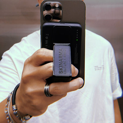 SkinArma Kira Kobai Holografik Tasarımlı Standlı Wireless ve PD Hızlı Şarj Özellikli Powerbank 15W 5000mAh Siyah