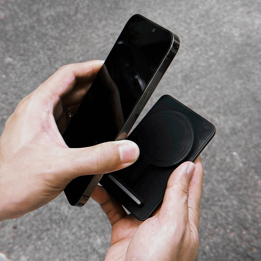 SkinArma Kira Kobai Holografik Tasarımlı Standlı Wireless ve PD Hızlı Şarj Özellikli Powerbank 15W 5000mAh Colorful