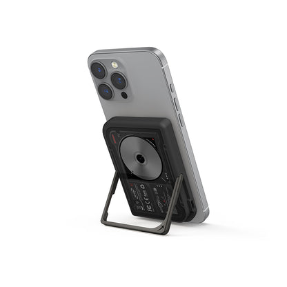 Skinarma Nexus Nova Kablosuz ve PD Hızlı Şarj Özellikli Standlı Taşınabilir Powerbank 20W 5000mAh Siyah