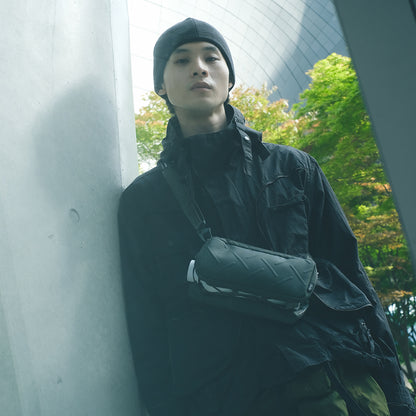 Skinarma Sacoche Juno Cross-Hatch Desenli Naylon Scout Boyun Askı Kayışlı Çapraz Vücut Çantası Turuncu