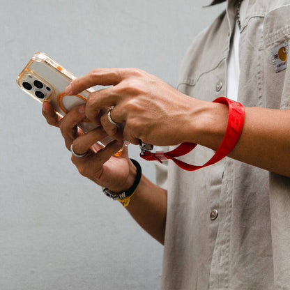 SkinArma Scout Serisi Logolu Telefon Bilek Askı Kayışı Kırmızı