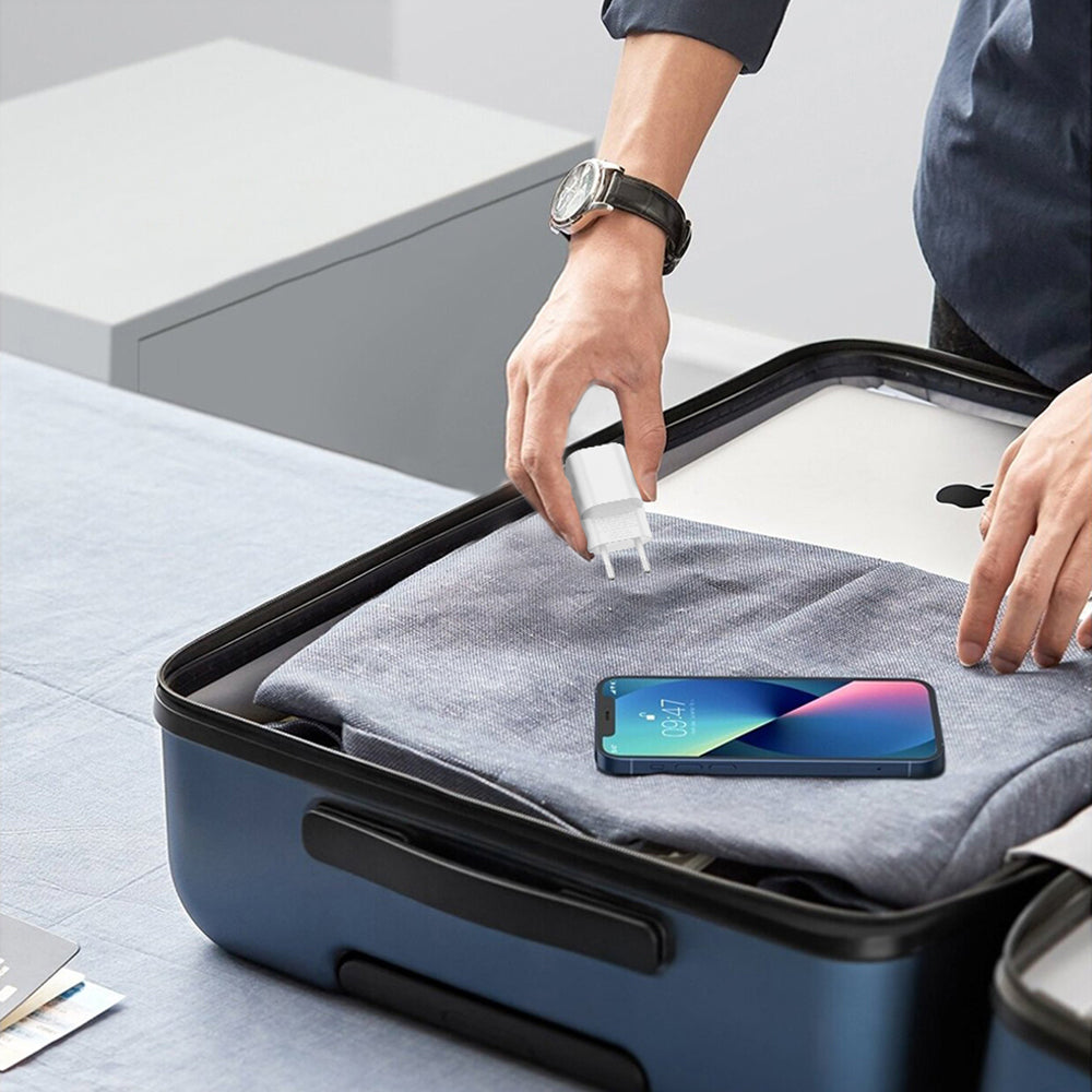 Wiwu Wi-G015 Cube Serisi GaN Tech PD Hızlı Şarj Özellikli Mini Şarj Başlığı 33W Beyaz