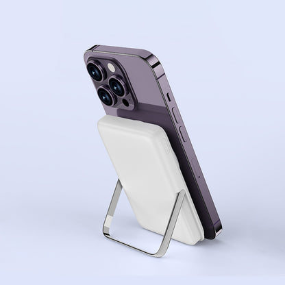 Wiwu Wi-P011 Gentleman Serisi LED Işık Göstergeli Standlı Kablosuz Powerbank 10.000mAh 15W Beyaz