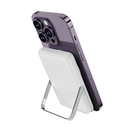 Wiwu Wi-P011 Gentleman Serisi LED Işık Göstergeli Standlı Kablosuz Powerbank 10.000mAh 15W Beyaz