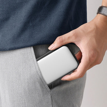 Wiwu Wi-P037 Qi Şarj Teknolojili LED Işık Göstergeli M-safe Kablosuz Powerbank 5000mAh 15W Beyaz